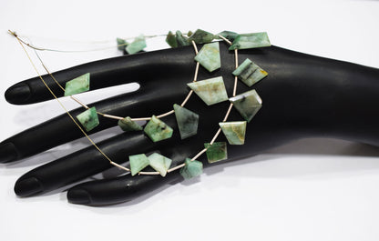 11 Pieces Sakota Emerald Crown Cut Tablets Geometrical Shape Briolettes , Sold By Strand , 7x10 - 11x14 mm , 17385