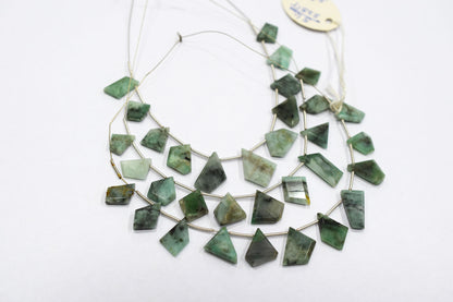 11 Pieces Sakota Emerald Crown Cut Tablets Geometrical Shape Briolettes , Sold By Strand , 7x10 - 11x14 mm , 17385