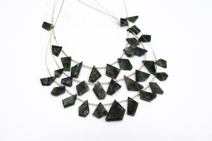 11 Pieces Sakota Emerald Crown Cut Tablets Geometrical Shape Briolettes , Sold By Strand , 7x9 - 11x14 mm , 17386