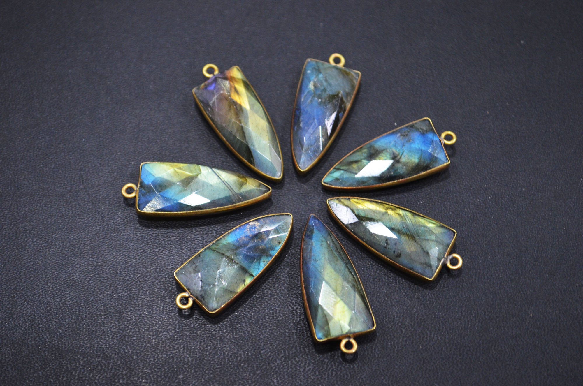 Flashy Labradorite Faceted Arrowhead Shape Single Bail Connector , Sold By Piece , 13x32 mm , RB-5866