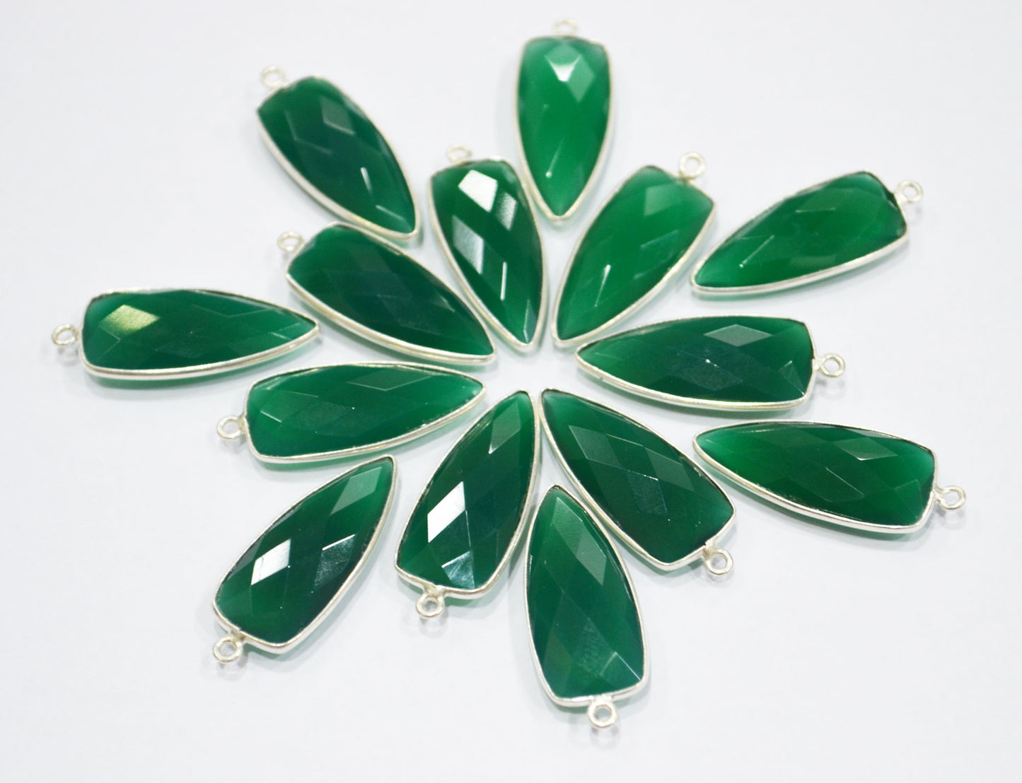 Green Onyx Faceted Arrowhead Shape Single Bail Connector , Sold By Piece , 12x28 mm , RB-6301